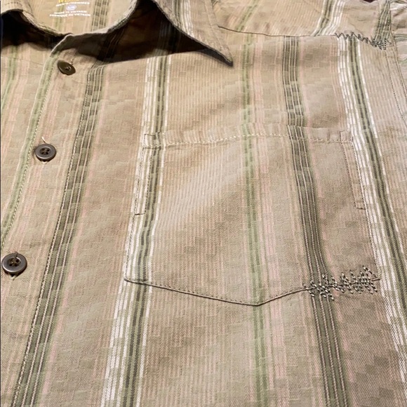 Mountain Hardwear short sleeve button up large - Picture 4 of 5